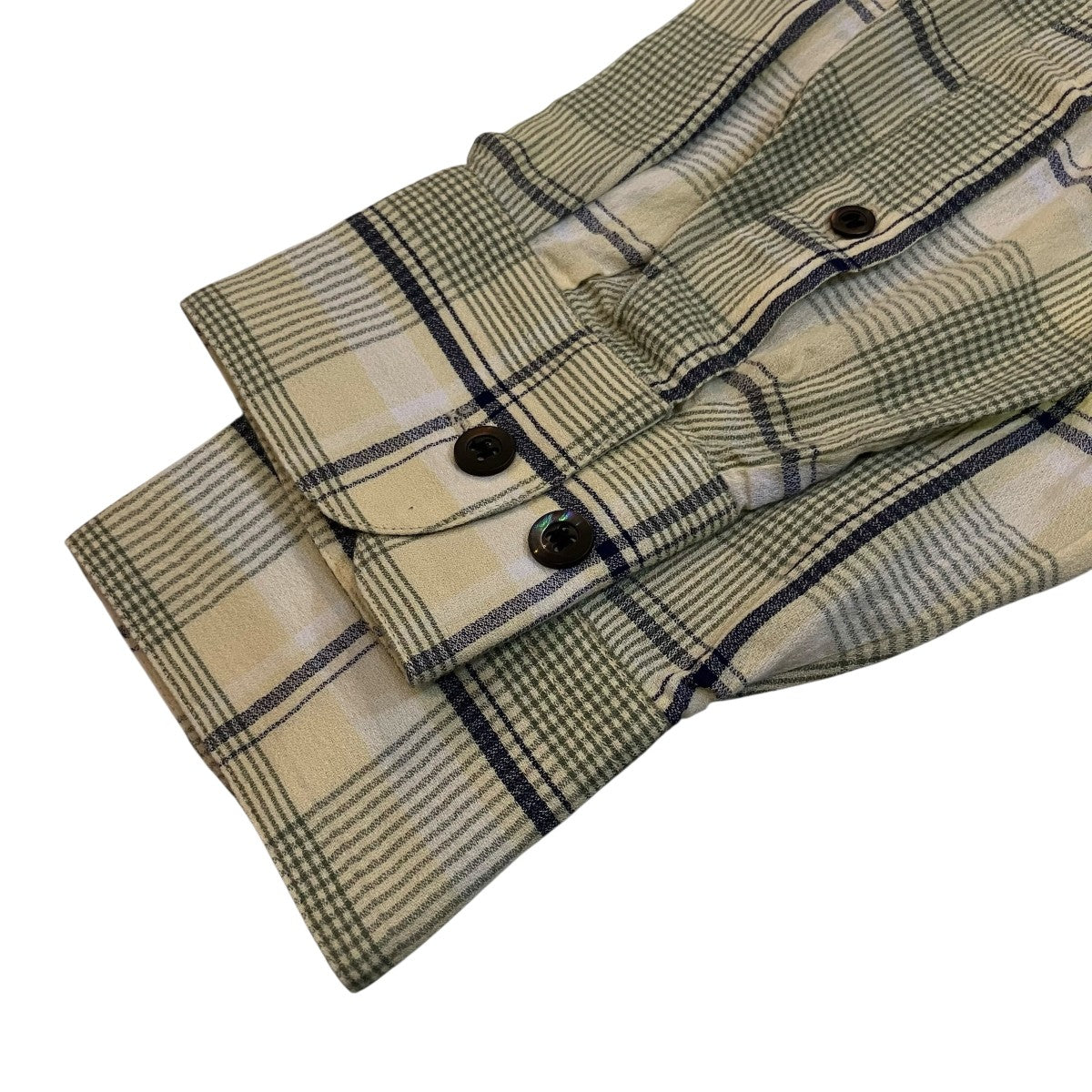 チェックシャツ