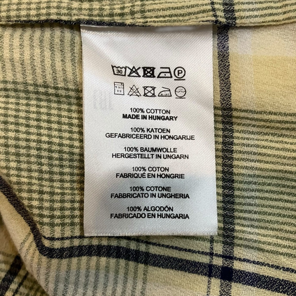 チェックシャツ