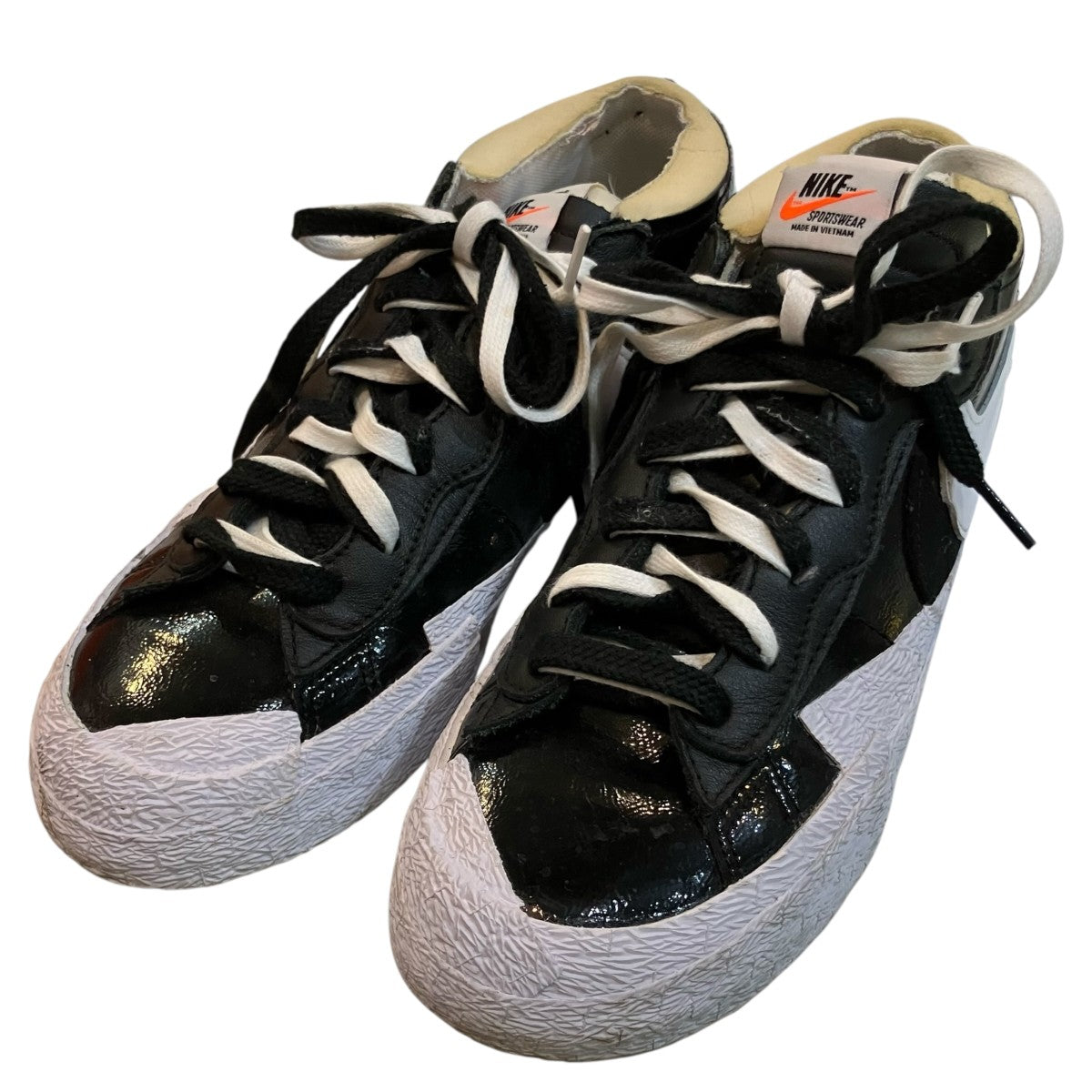 sacai×NIKE 「BLAZER LOW SACAI」ローカットスニーカーDM6443 001