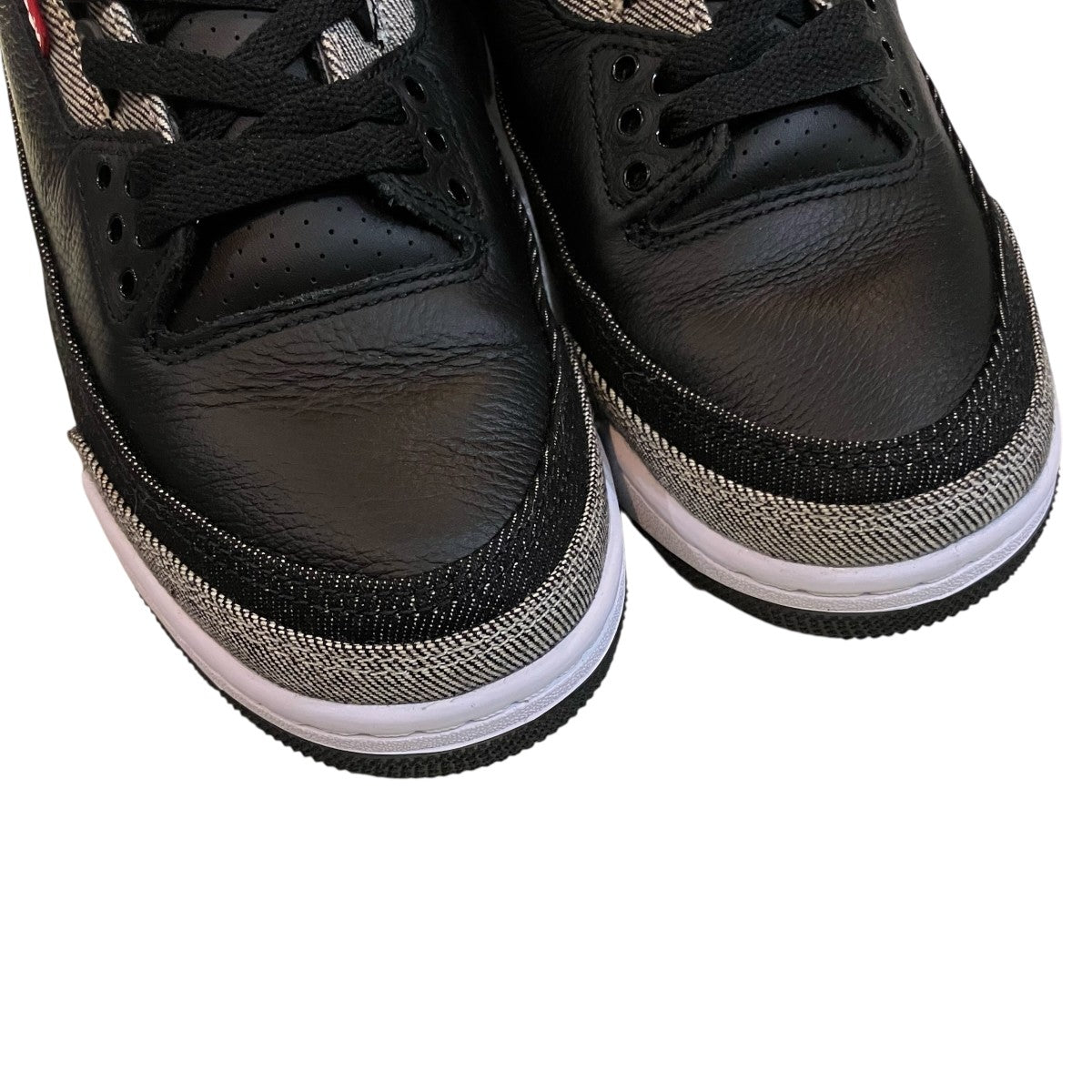「Denim Black-Gym Red」デニムジムレッドスニーカーIR0914 400