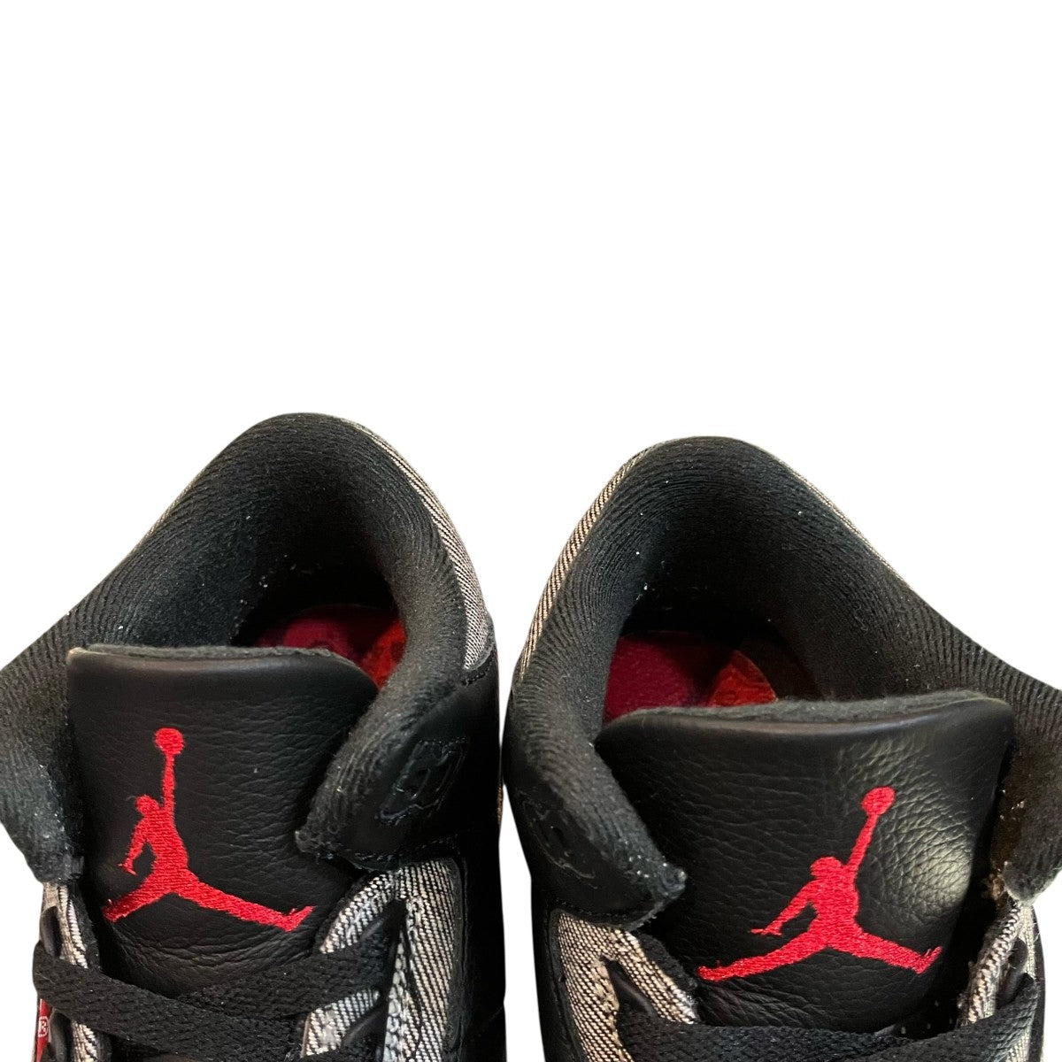 「Denim Black-Gym Red」デニムジムレッドスニーカーIR0914 400