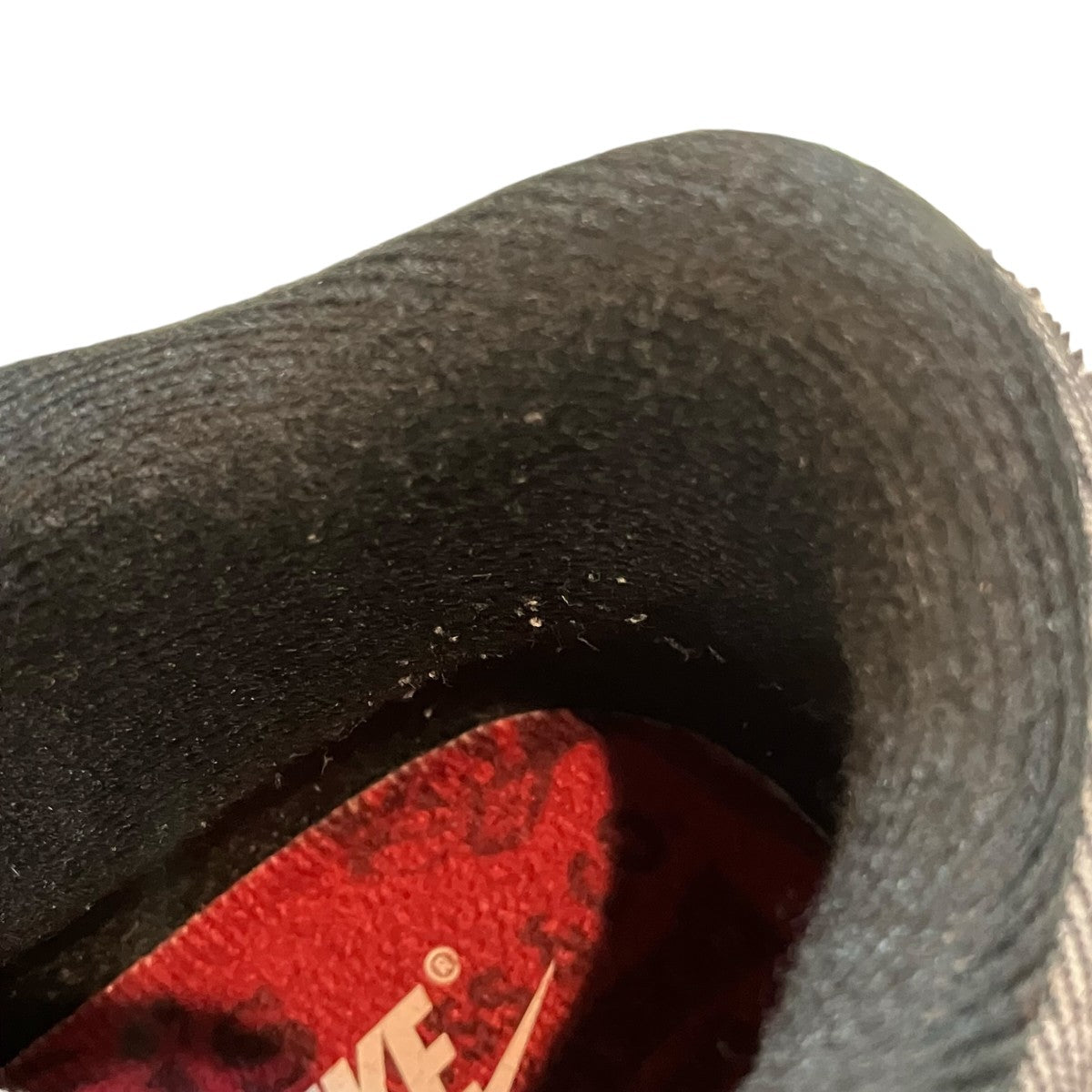 「Denim Black-Gym Red」デニムジムレッドスニーカーIR0914 400