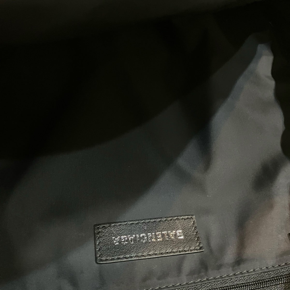 BALENCIAGA ヴィンテージ加工カモフラージュ柄アーミースモールバックパック693635 古着・中古-6枚目のアイテム画像