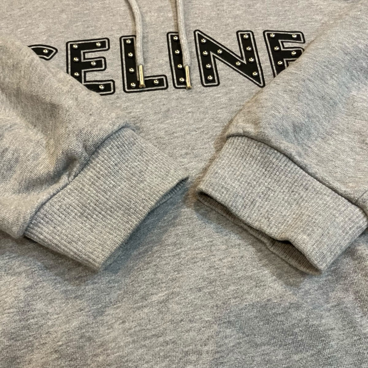 CELINE セリーヌ　ロゴスタッズ コットン スウェット プルオーバーパーカー CELINE(セリーヌ) スタッズ ロゴプリント プルオーバー フーディー