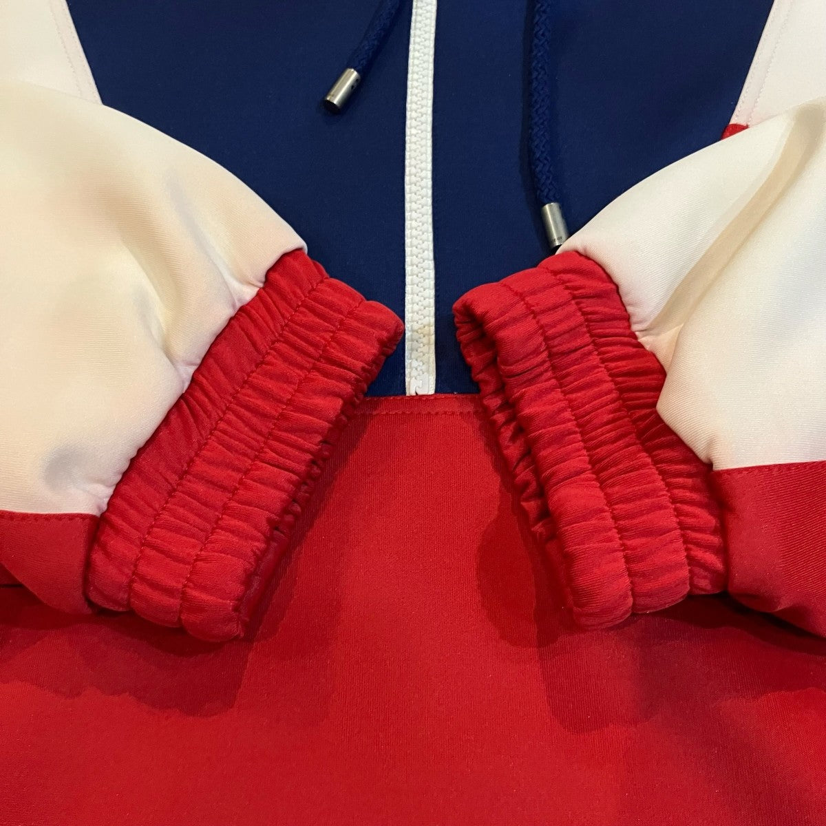 GUCCI バックロゴハーフジップパーカー 古着・中古-4枚目のアイテム画像