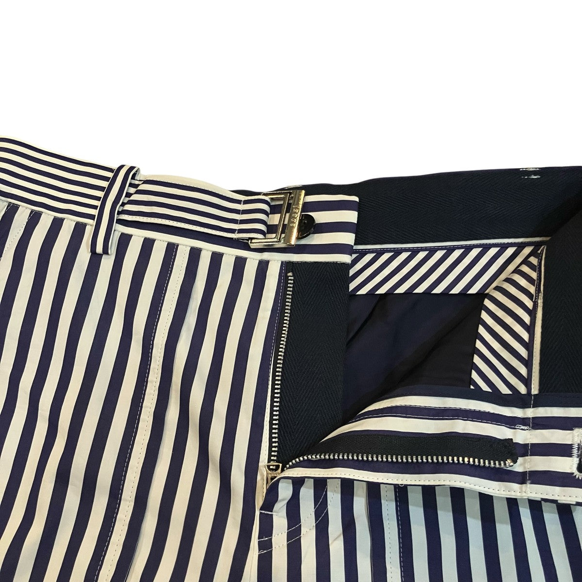 sacai 「vertical stripe Print Cotton Shorts」ベルテッドストライプショートパンツ23 03041M 古着・中古-3枚目のアイテム画像