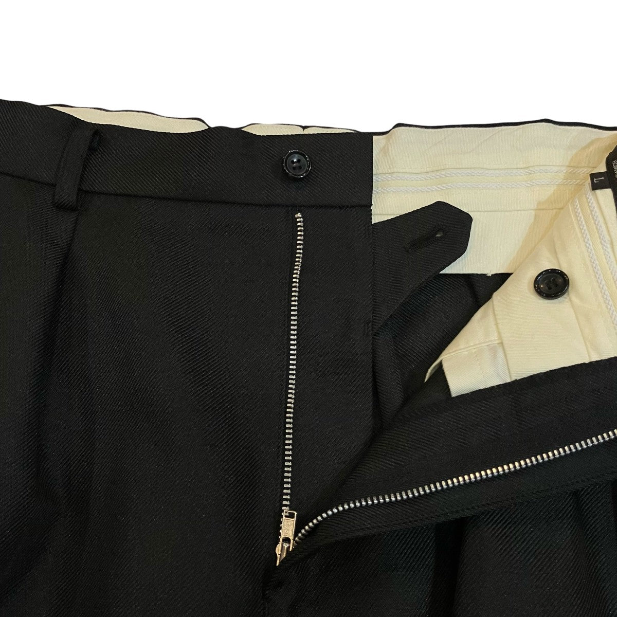 COMME des GARCONS HOMME PLUS プリーツ入りショートパンツPO P029 古着・中古-3枚目のアイテム画像
