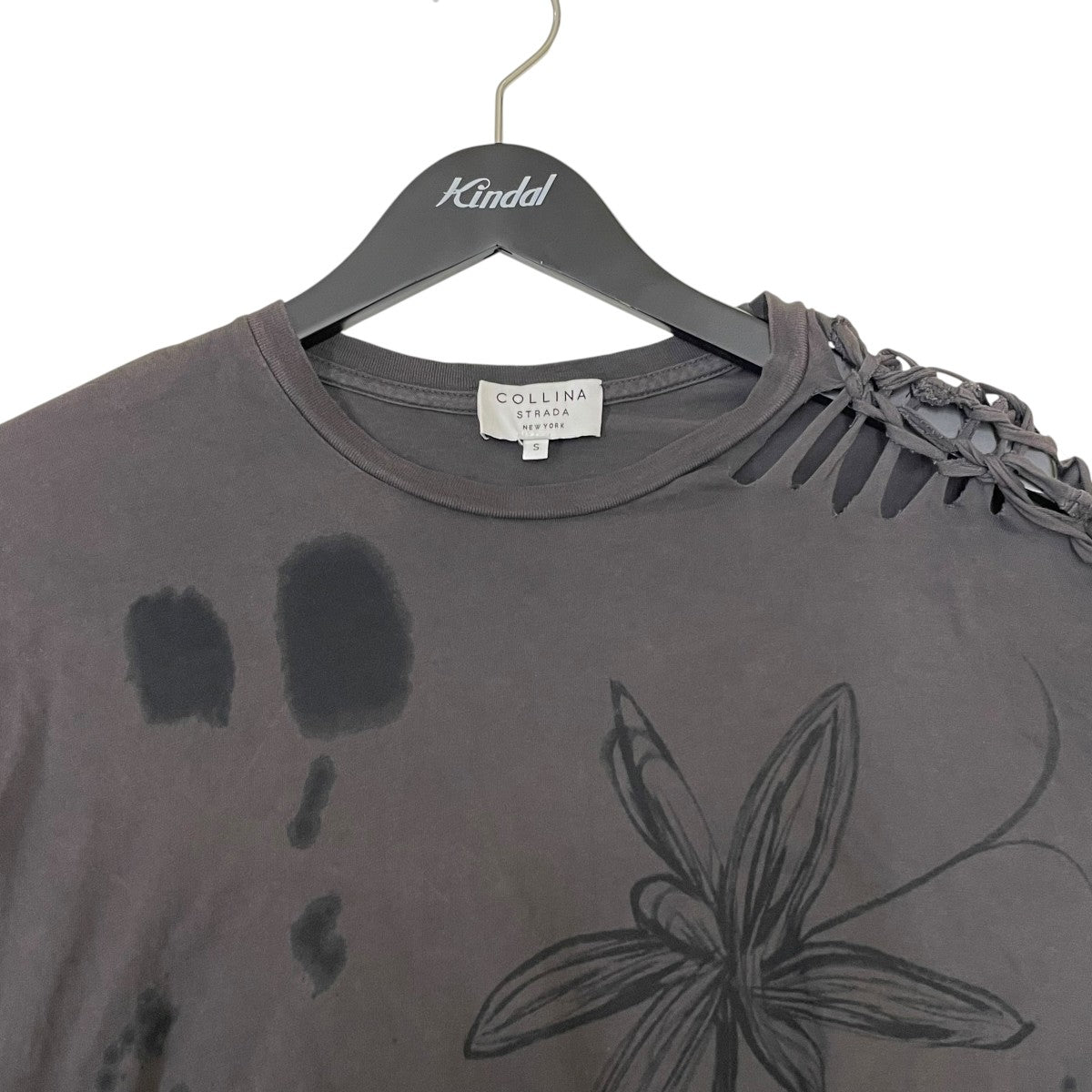 花柄プリントTシャツ