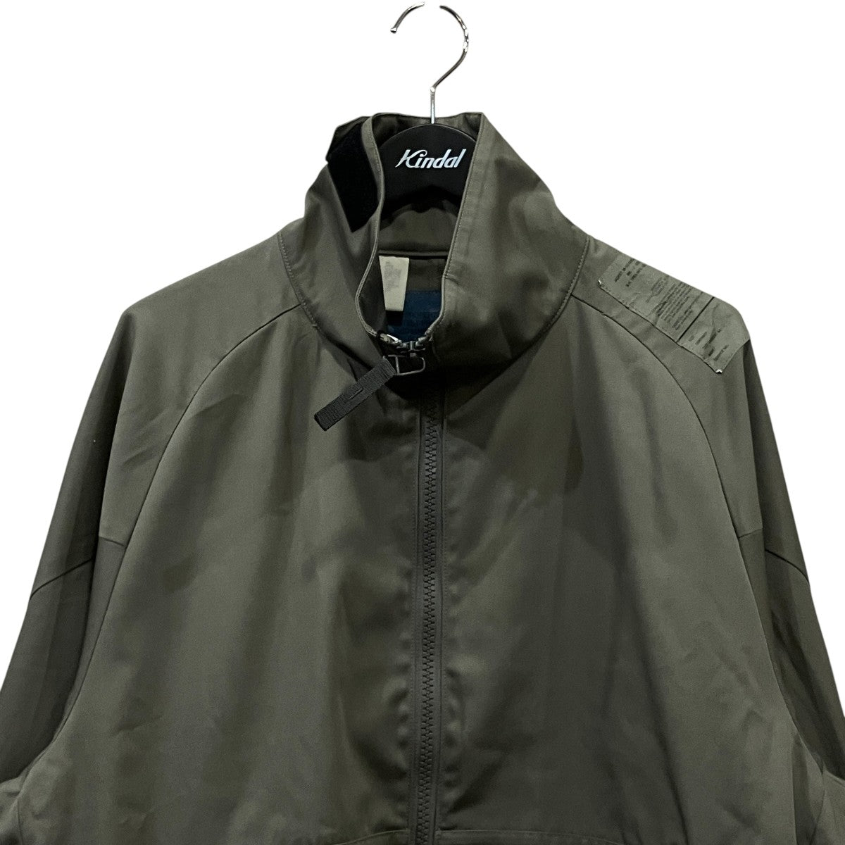 「STAND COLLAR BLOUSON」再構築したスタンドカラーブルゾン9242-BL03-005