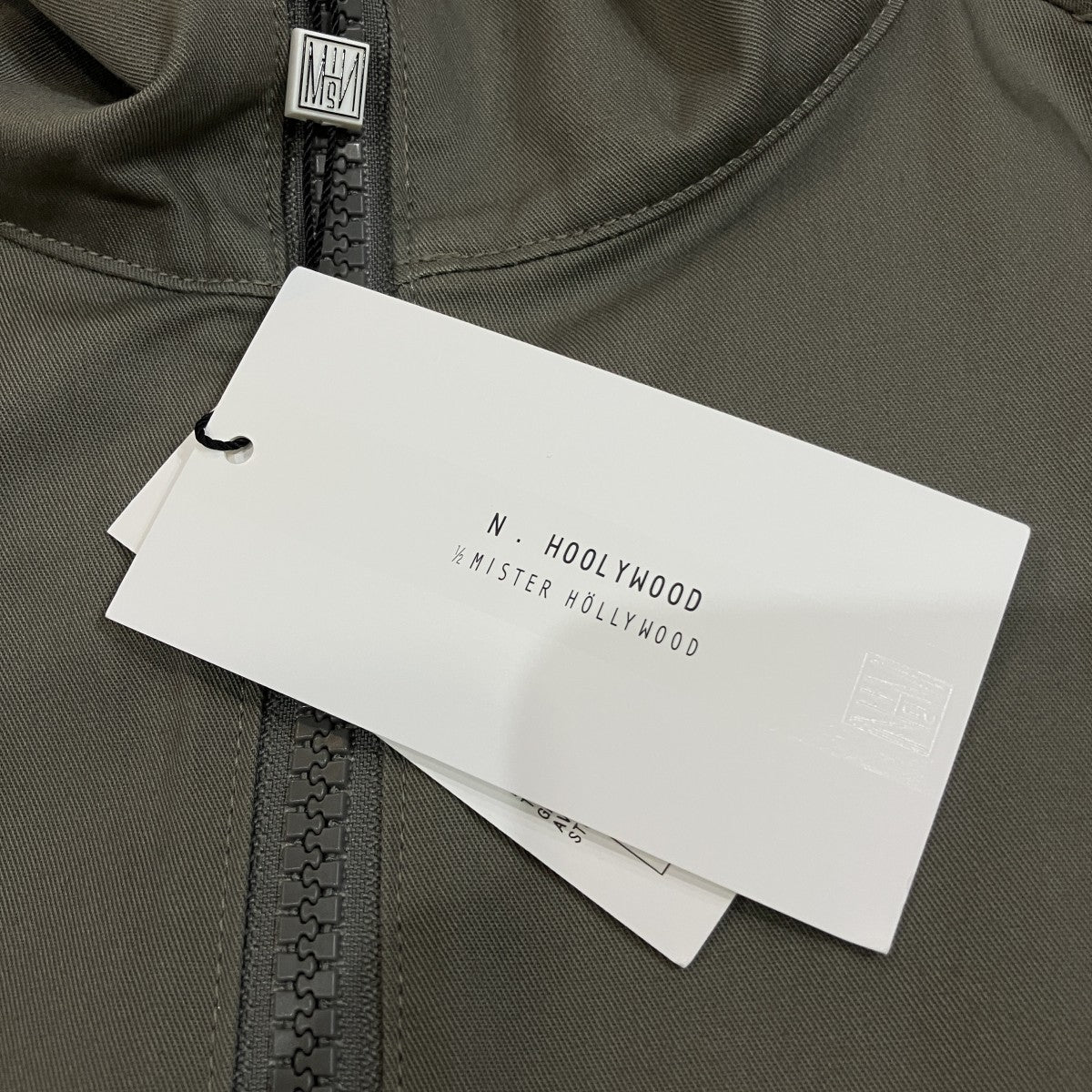 「STAND COLLAR BLOUSON」再構築したスタンドカラーブルゾン9242-BL03-005
