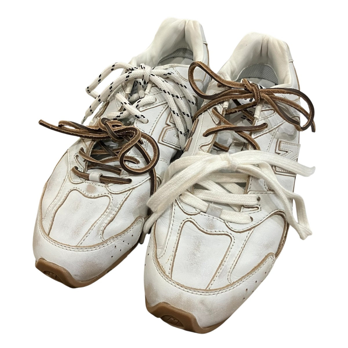 MIU MIU ユーズド加工ローカットスニーカー 古着・中古-1枚目のアイテム画像