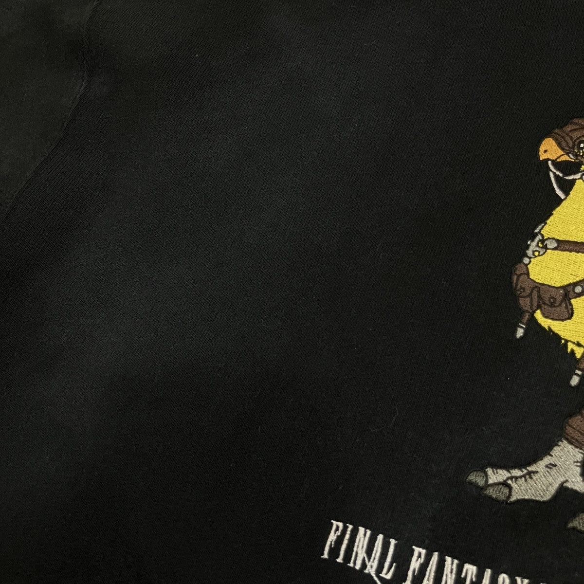 「CHOCOBO HOODIE」チョコボ刺繍ルオーバーパーカー