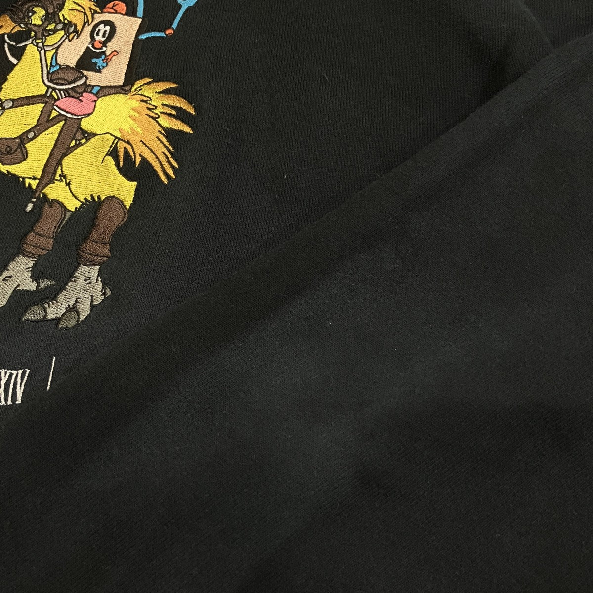 「CHOCOBO HOODIE」チョコボ刺繍ルオーバーパーカー