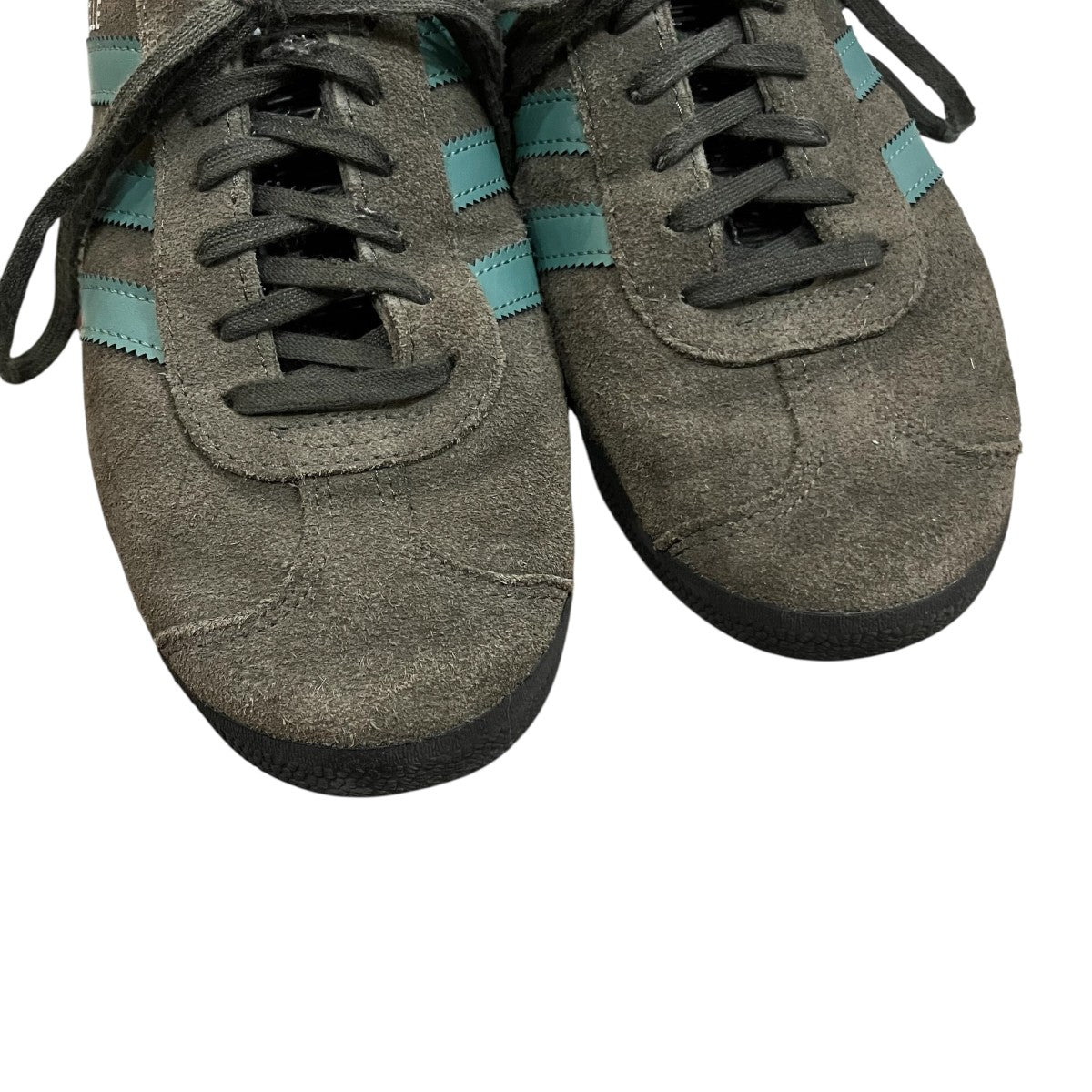 「Gazelle Olive Green Black」パントーンローカットスニーカーGX2209