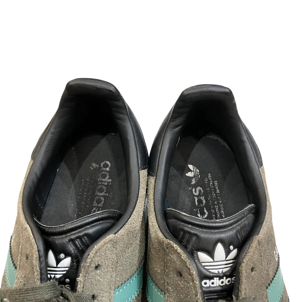 「Gazelle Olive Green Black」パントーンローカットスニーカーGX2209