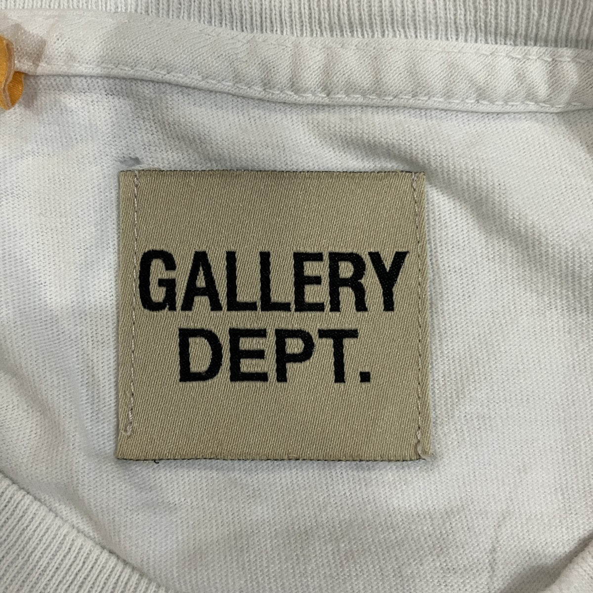 フロントワンポイントバックロゴTシャツ