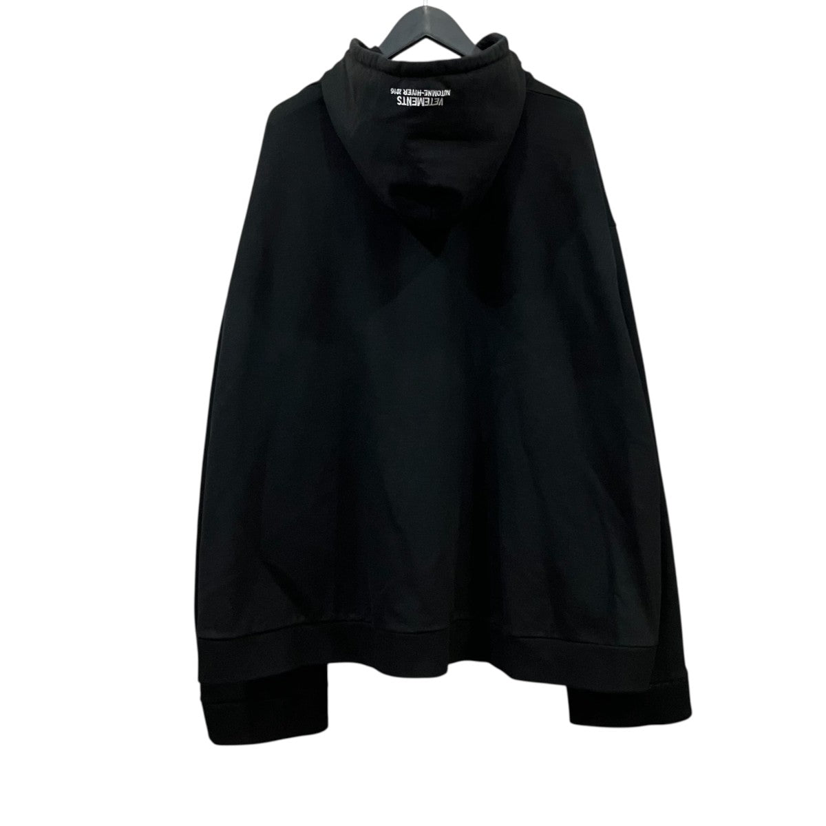 VETEMENTS メタルロゴプルオーバーパーカー 古着・中古-2枚目のアイテム画像