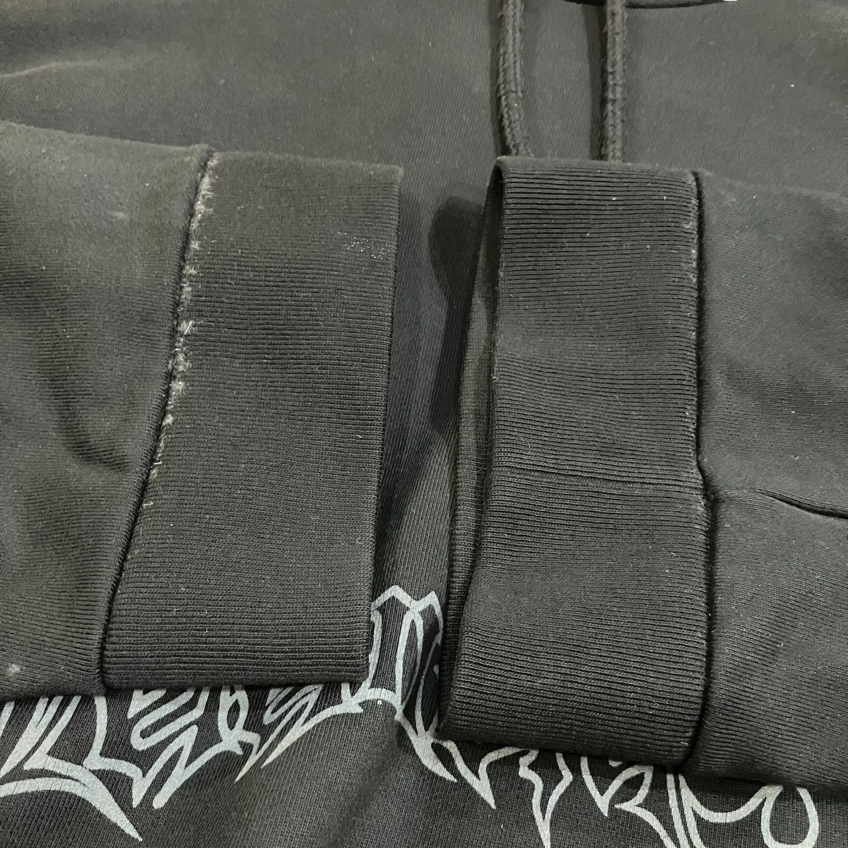 VETEMENTS メタルロゴプルオーバーパーカー 古着・中古-4枚目のアイテム画像