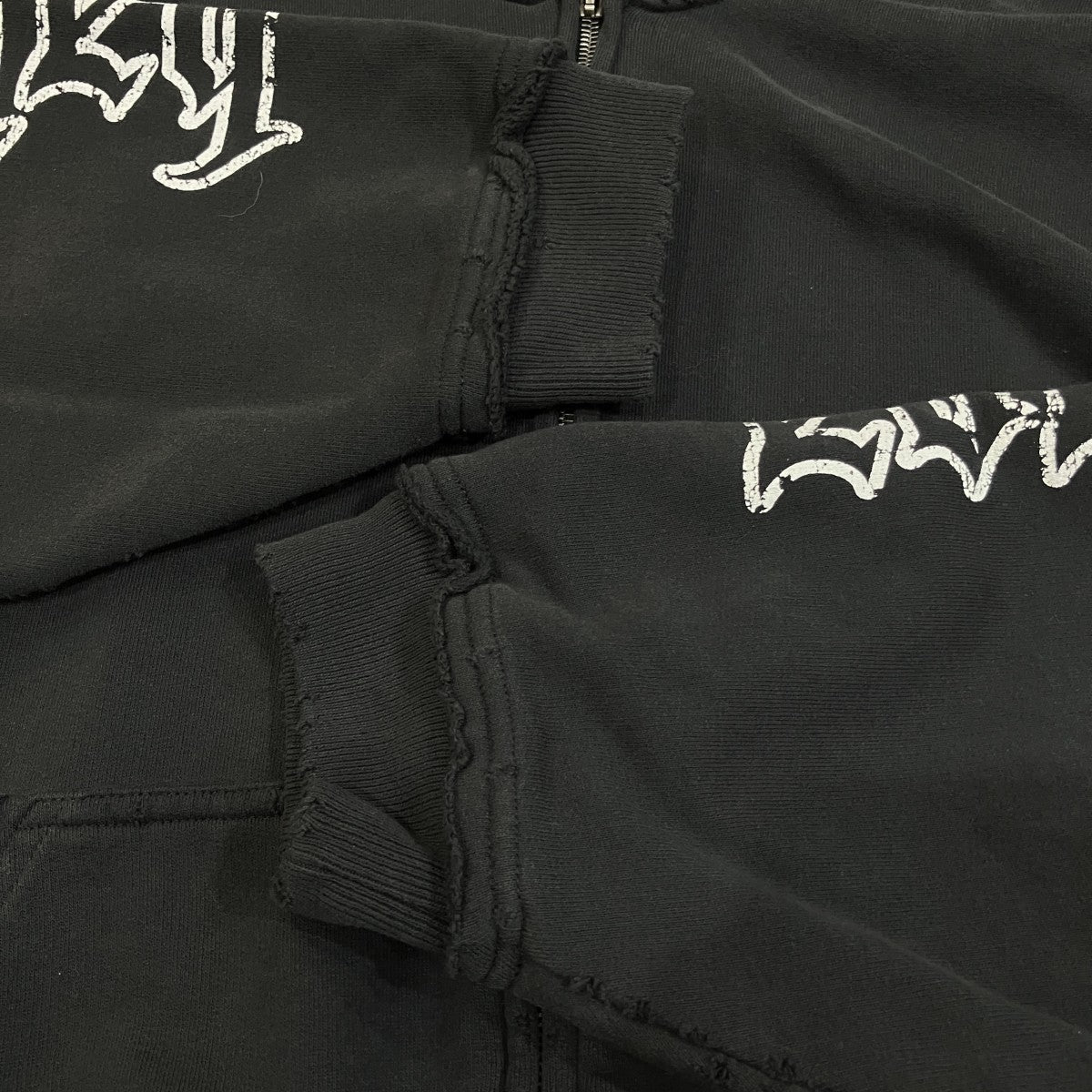 BALENCIAGA(バレンシアガ) ダメージ加工袖ロゴジップアップパーカー