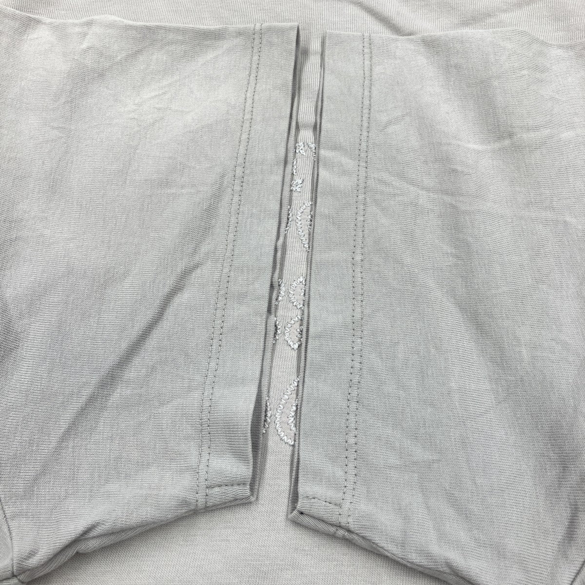 フロント刺繍TシャツH526Y22XBN