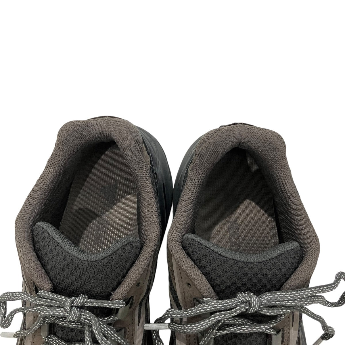 「BOOST 700 V2 GEODE」ローカットスニーカーEG6860