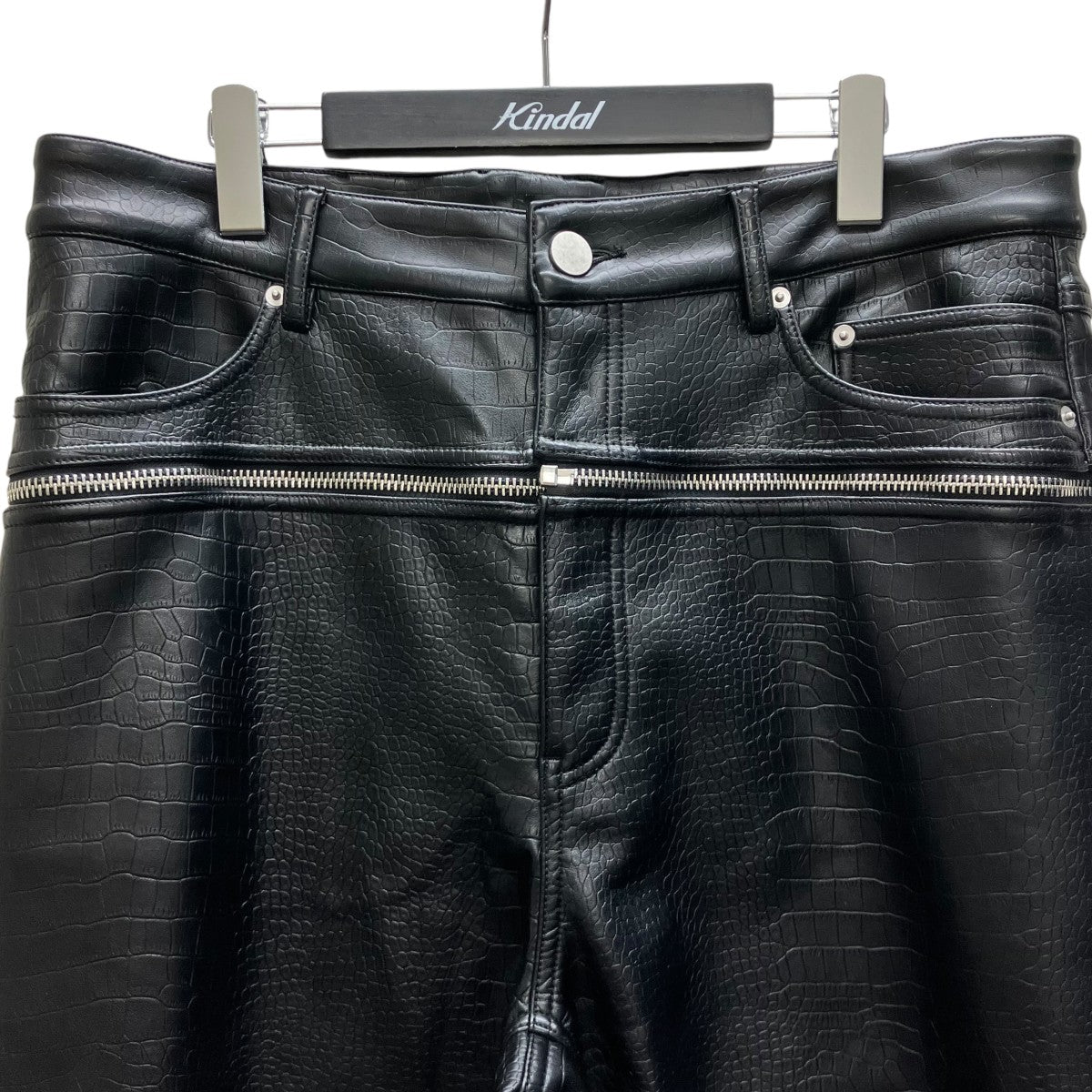 クロコ型押しジップデニムパンツ