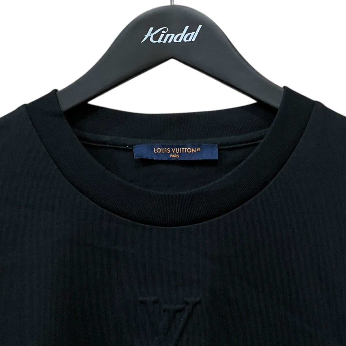 エンボスロゴTシャツ