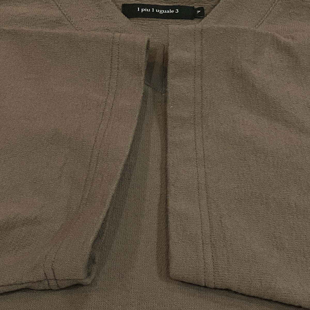 VネックTシャツMRT384