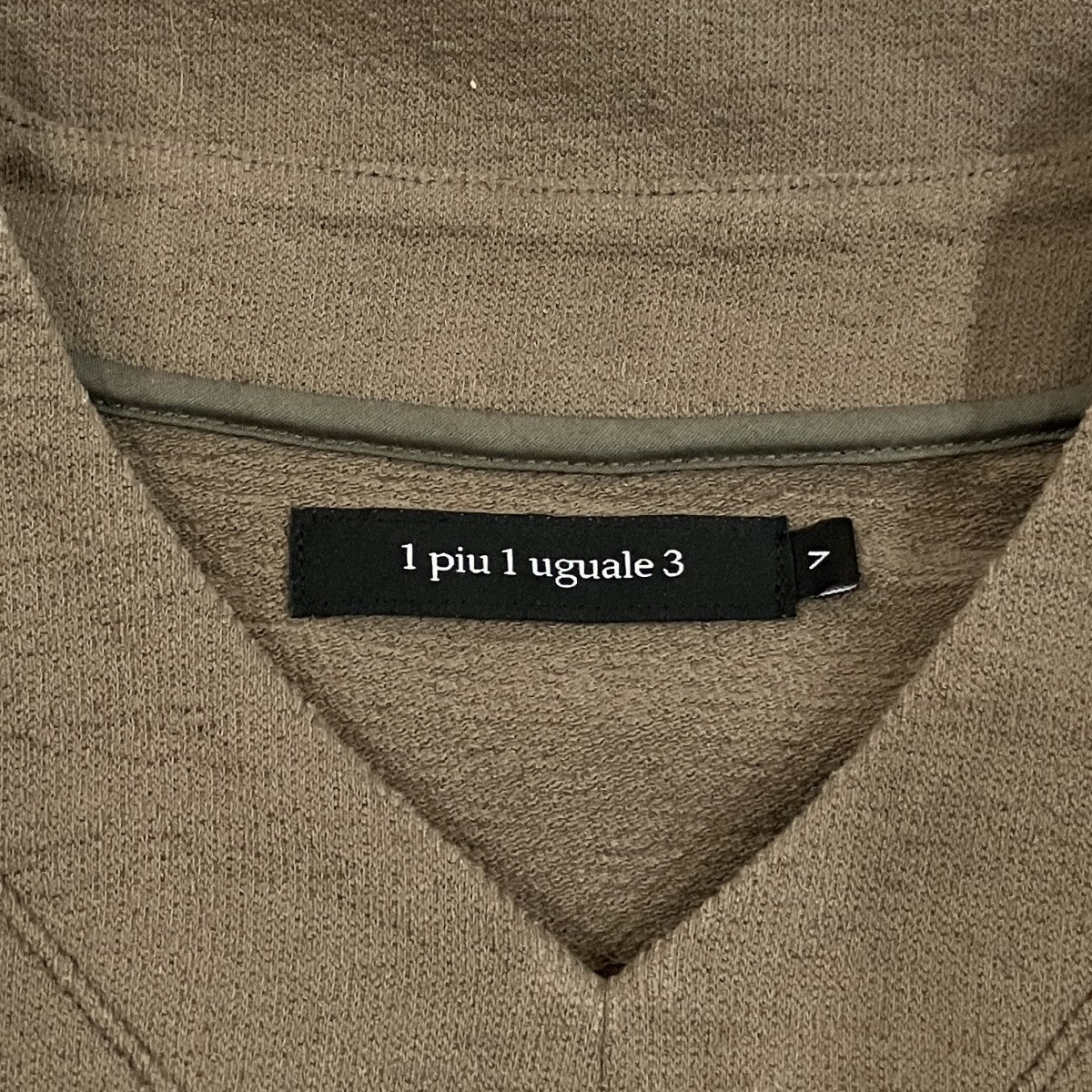 VネックTシャツMRT384
