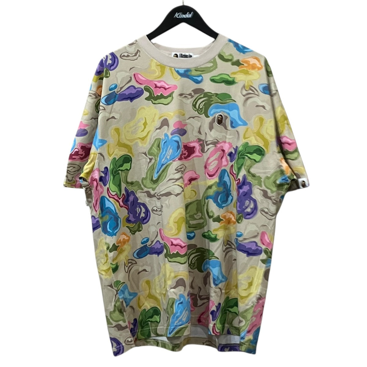 ワッペン付きTシャツ