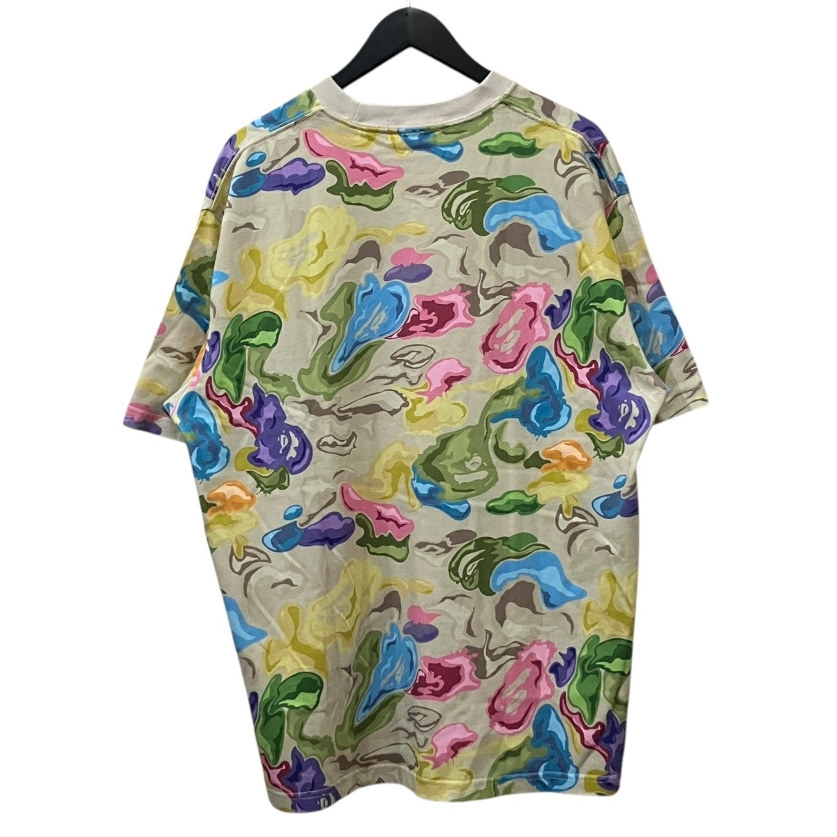 ワッペン付きTシャツ