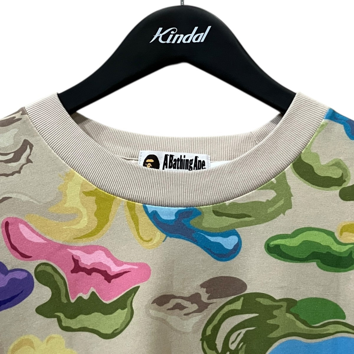 ワッペン付きTシャツ