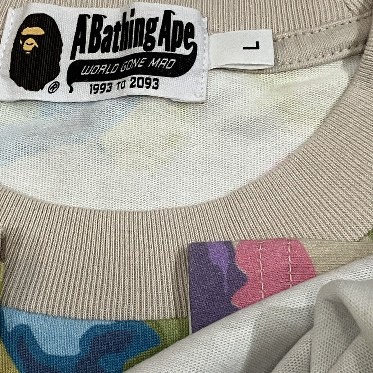ワッペン付きTシャツ