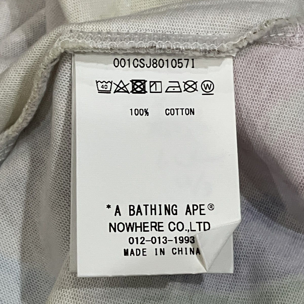 ワッペン付きTシャツ