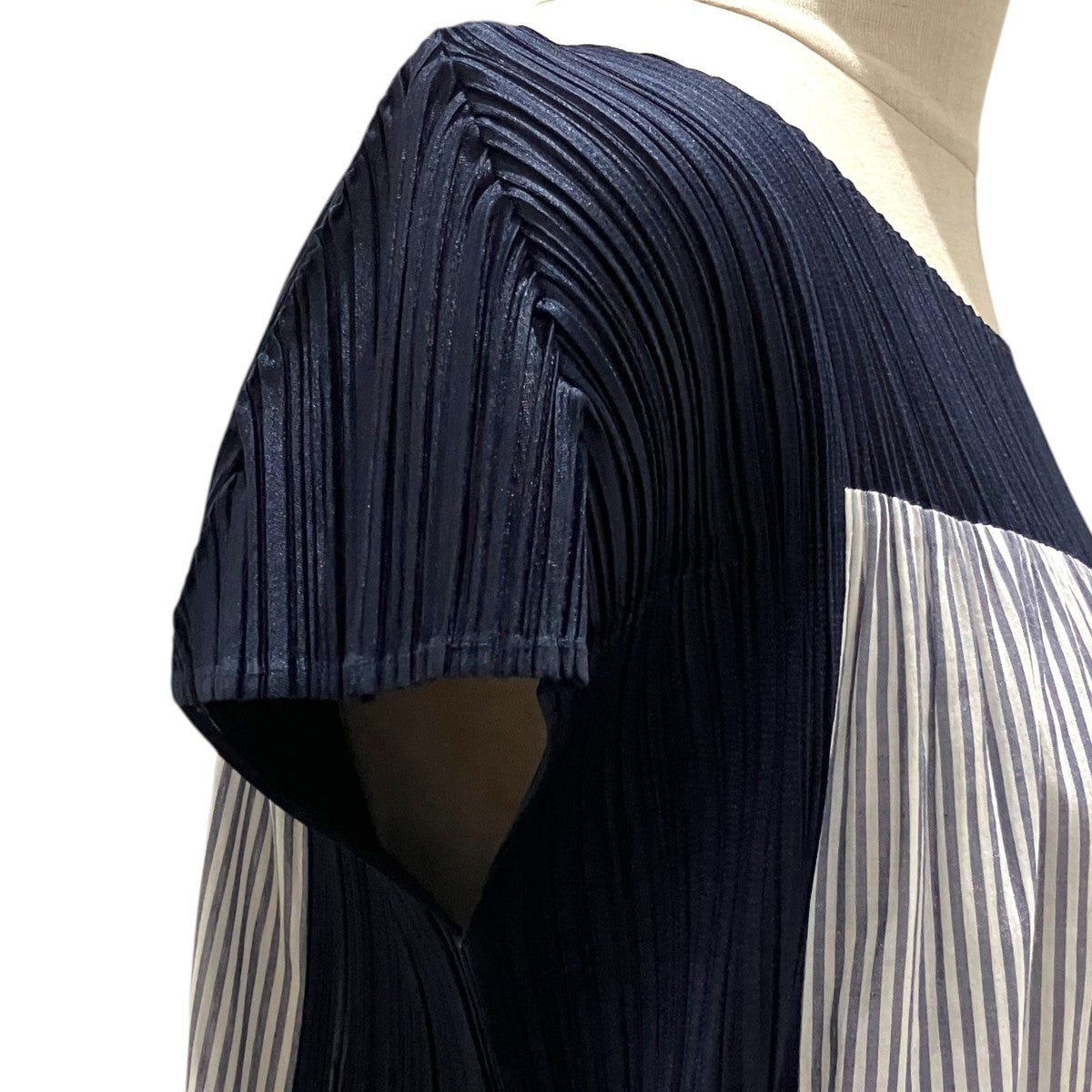 PLEATS PLEASE(プリーツプリーズ) ストライプ切替プリーツカットソー