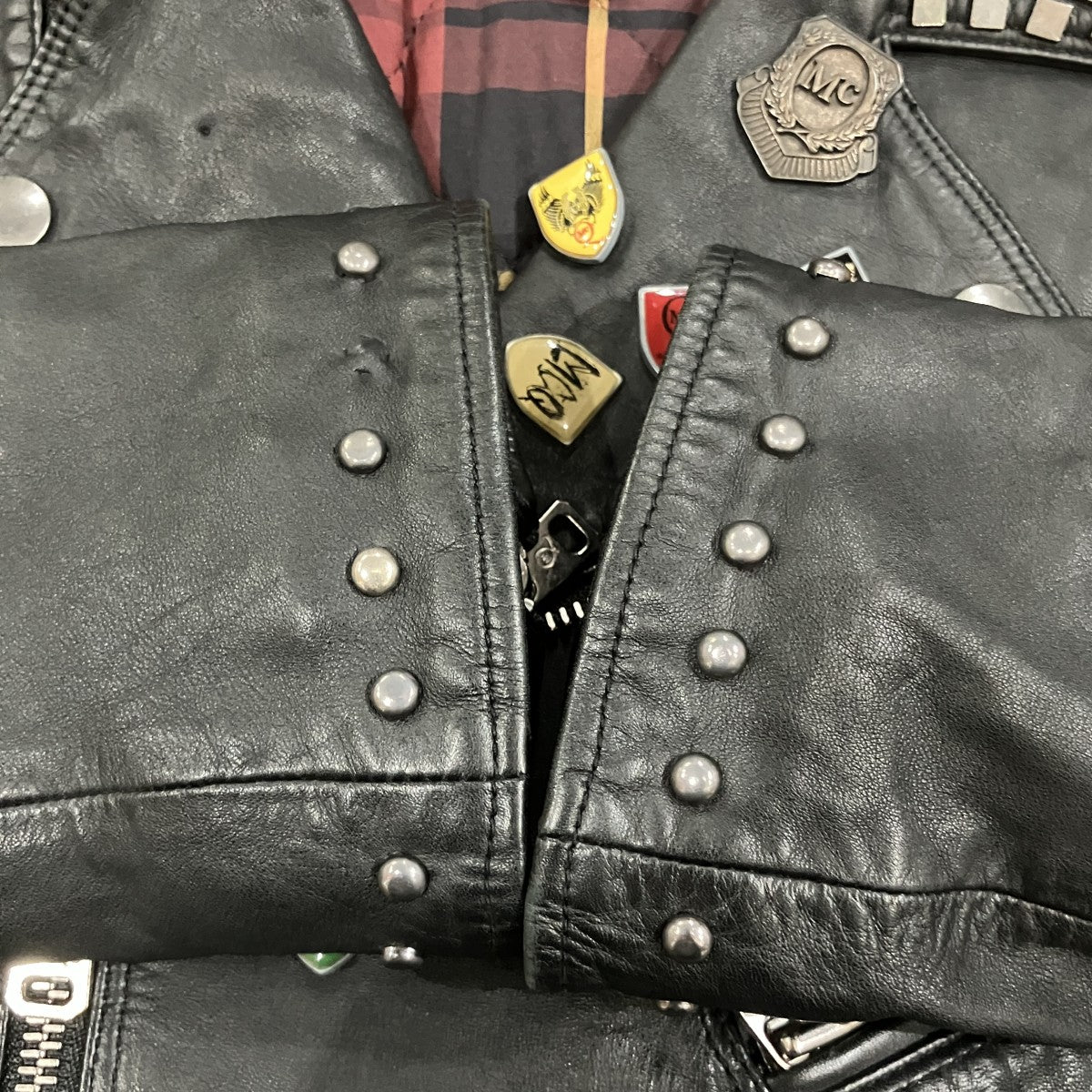ALEXANDER McQUEEN バッジレザーダブルライダースジャケット 古着・中古-6枚目のアイテム画像