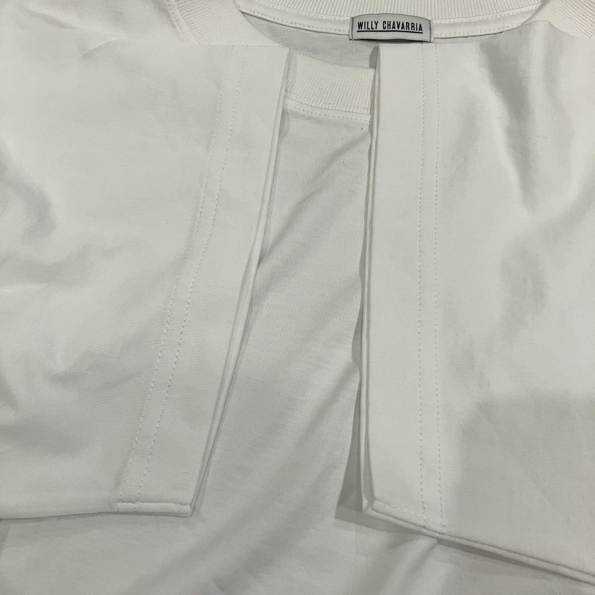 胸ロゴTシャツ