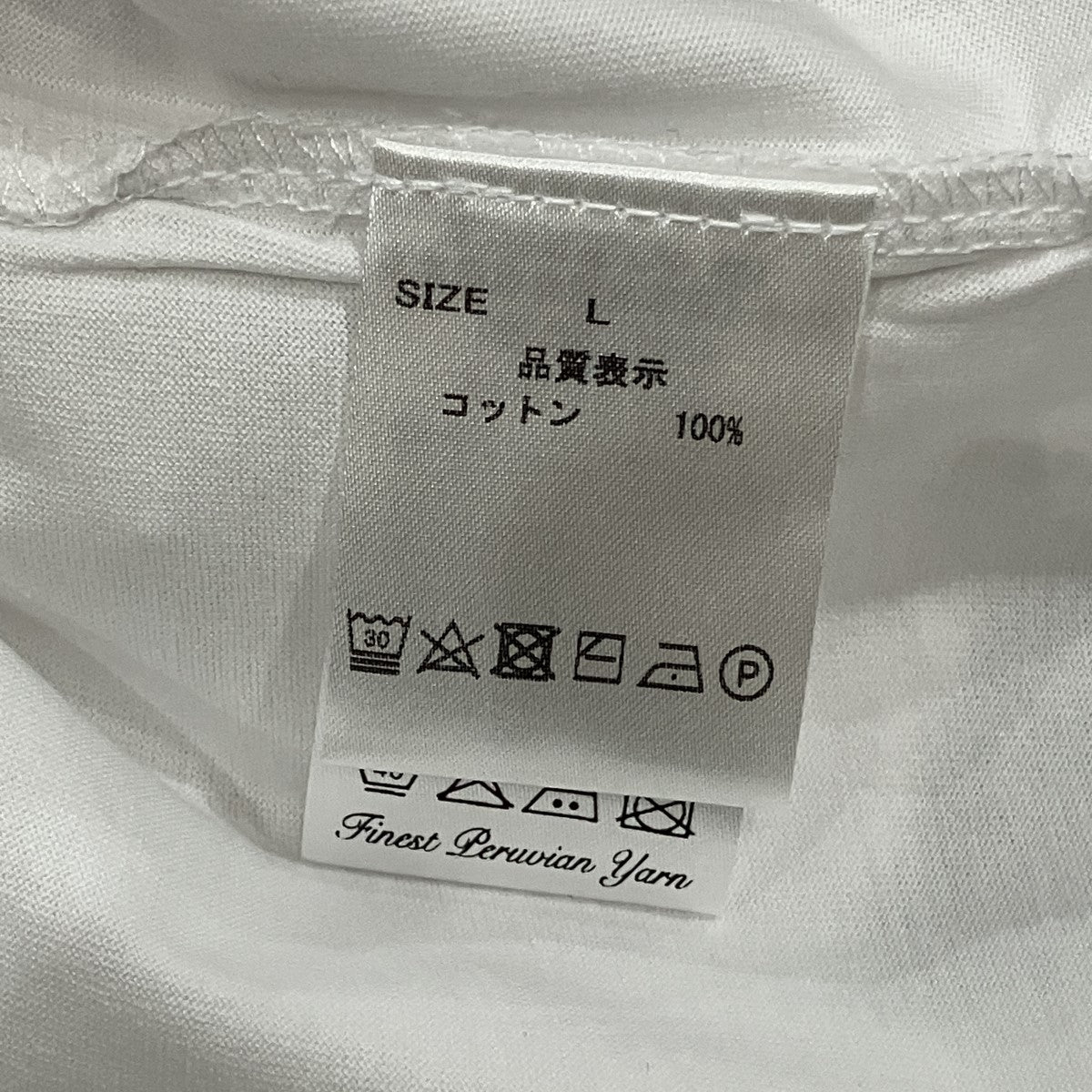 胸ロゴTシャツ