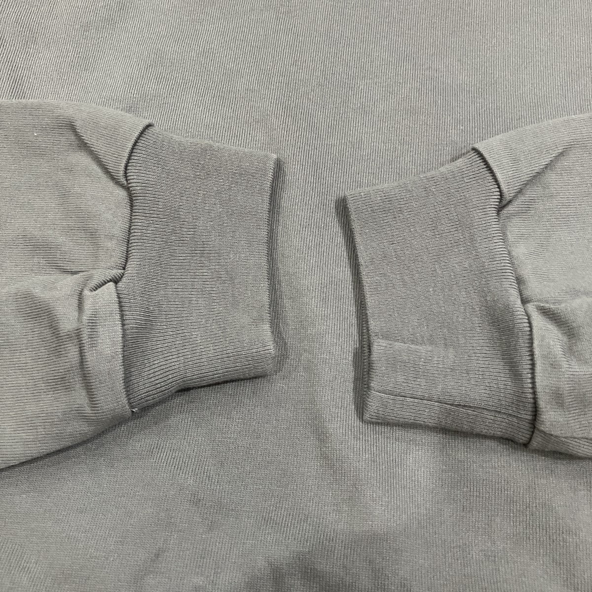 胸ロゴオーバーサイズ長袖Tシャツ