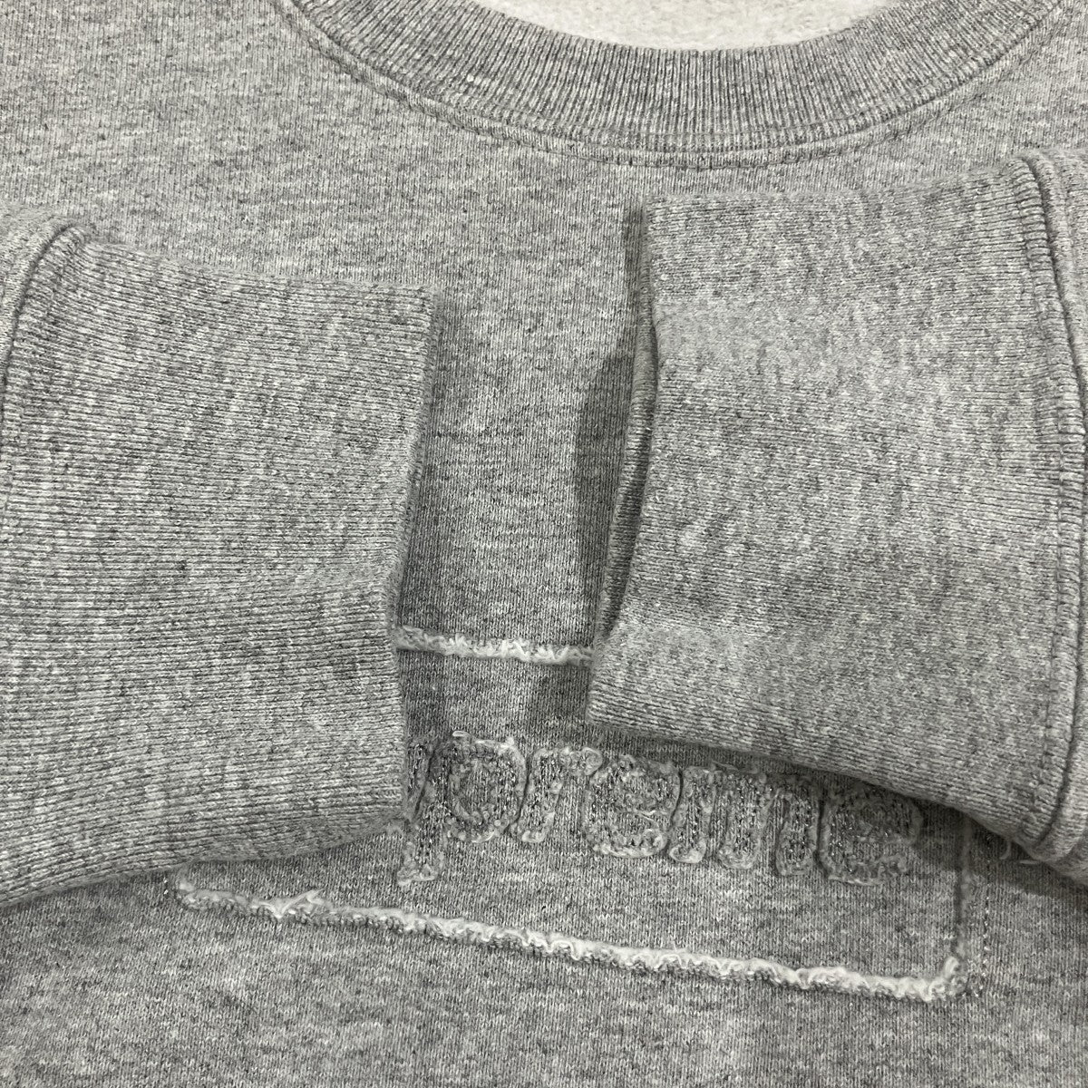 Supreme cutout logo crewneck 古着・中古-4枚目のアイテム画像