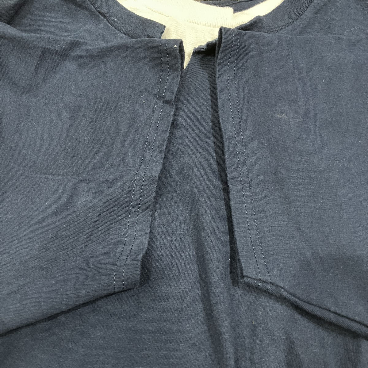 WネックTシャツ