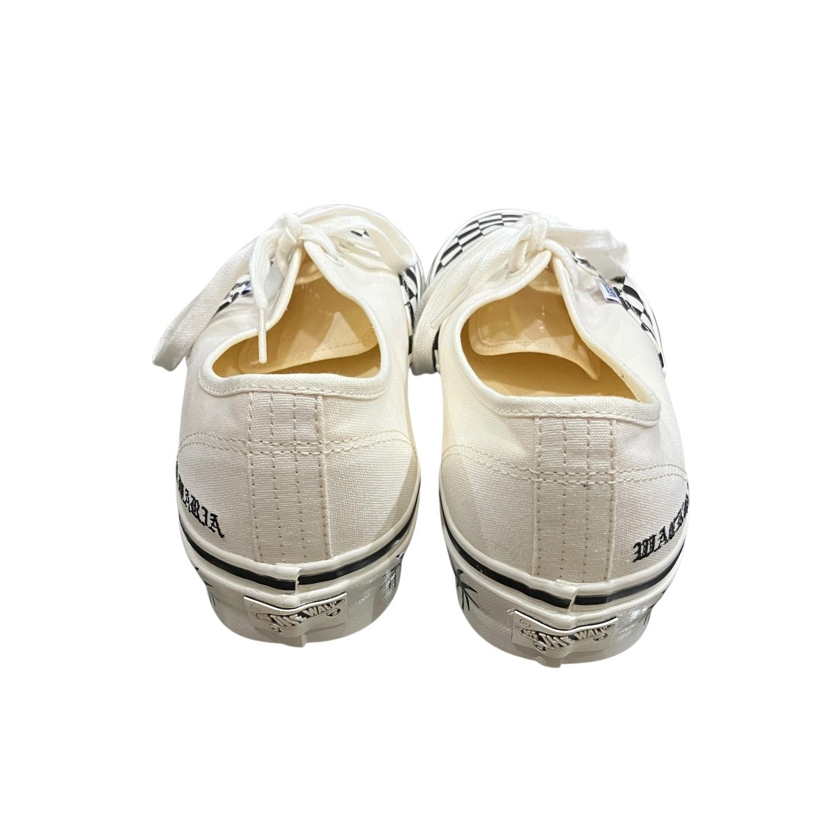 スニーカー