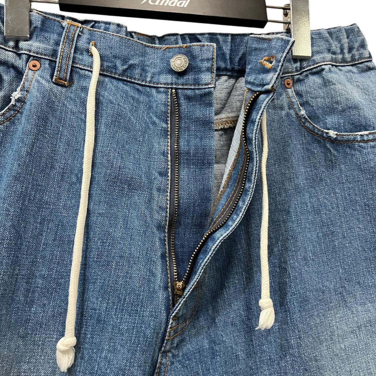 デニムパンツ