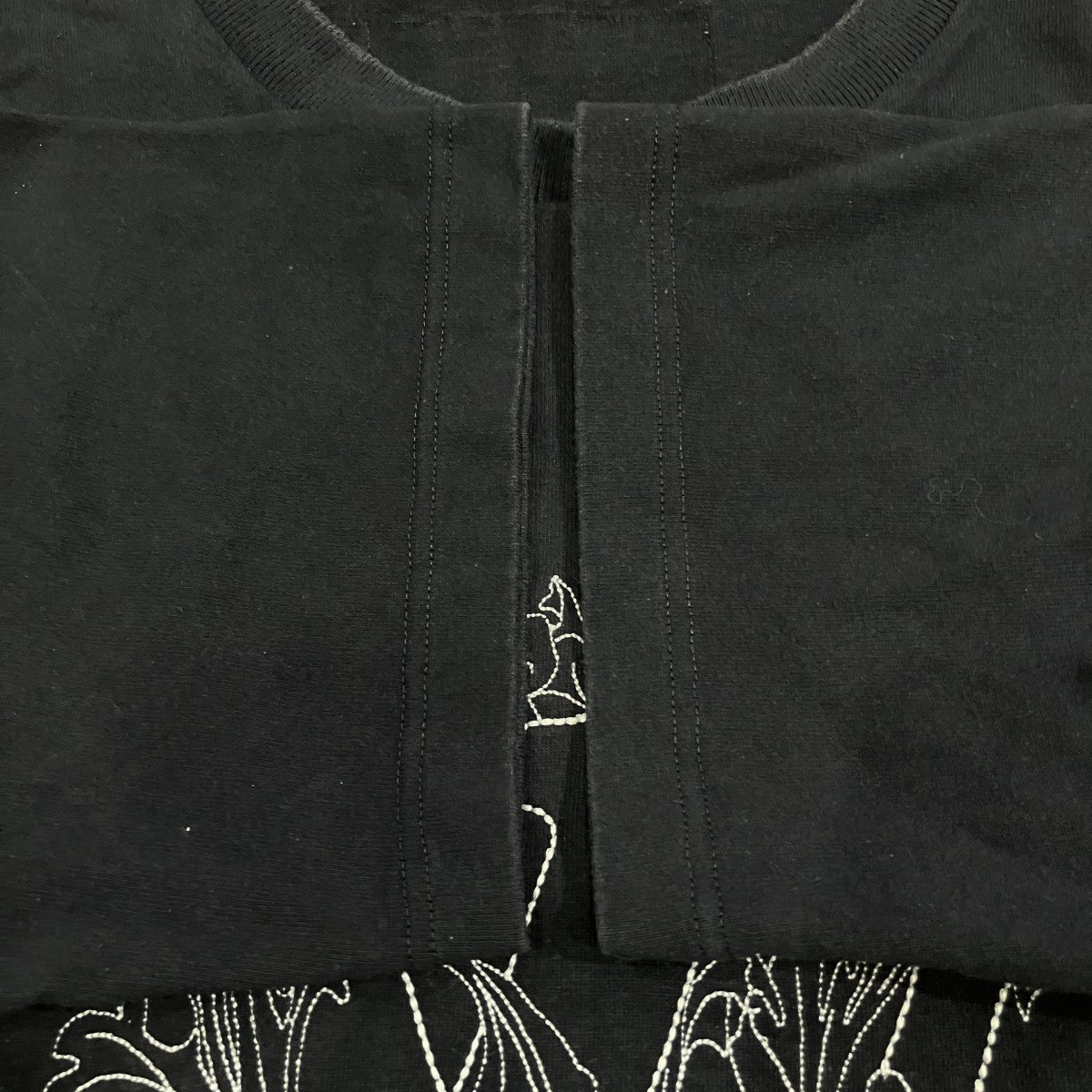 ボタニカルロゴ刺繍TシャツHJY68W