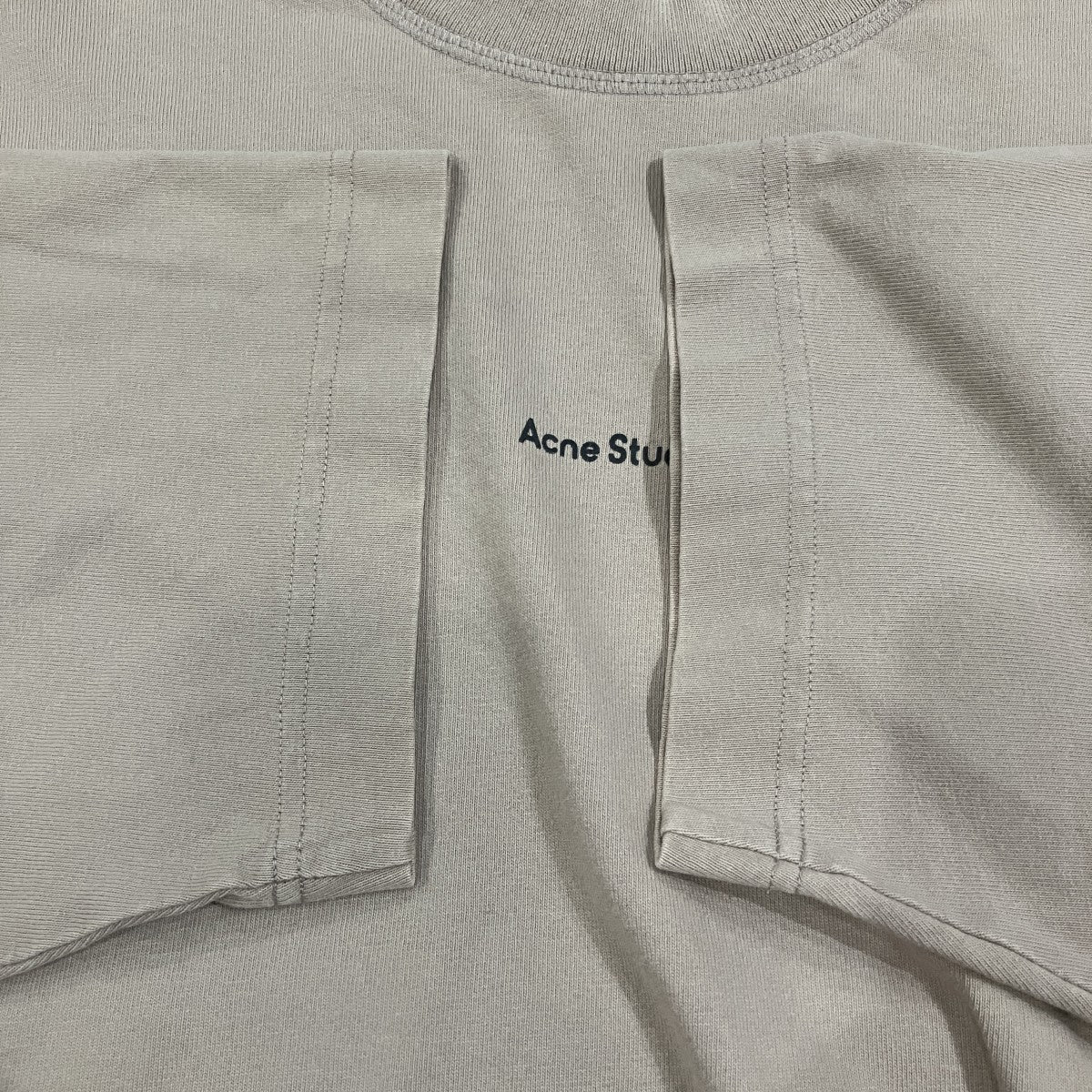 ロゴプリントTシャツ