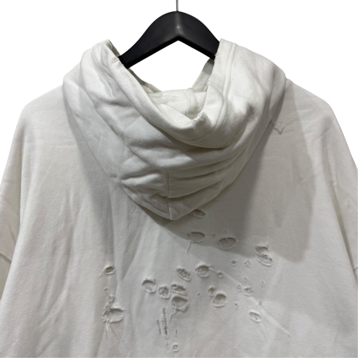 BALENCIAGA ホワイト フーディ ダメージ加工　汚れ色やけあり BALENCIAGA(バレンシアガ) Caps Destroyed Hoodieダメージ加工 プル