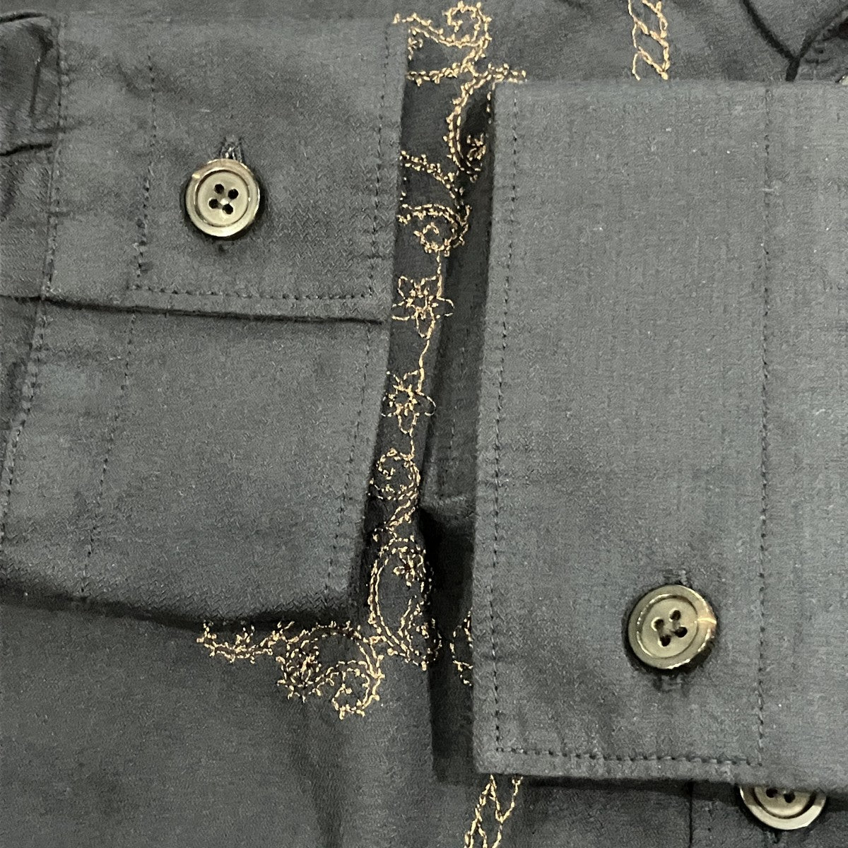 パネル刺繍シャツ