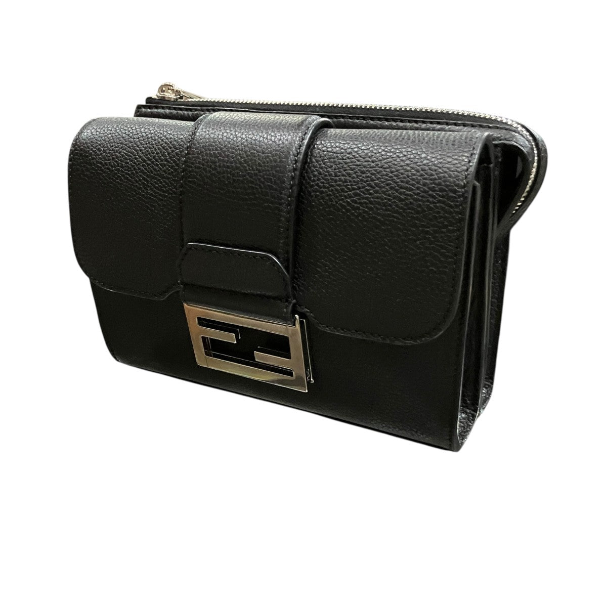 FENDI ダブルバゲットジップドメッセンジャーバッグ 古着・中古-1枚目のアイテム画像