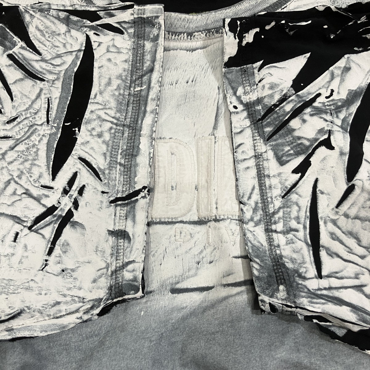 ペンキ加工Tシャツ