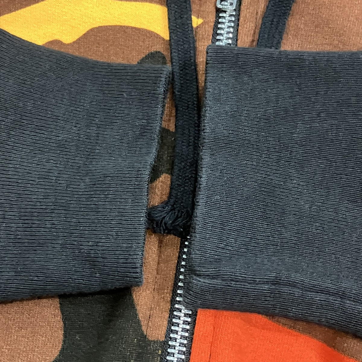 Supreme HOODED FOIL LOGO ZIP UP カモ柄フードロゴ 古着・中古-4枚目のアイテム画像